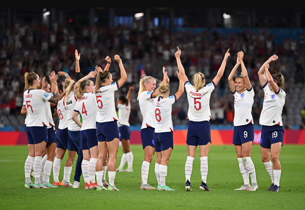 Lucy Bronze achieved these victories with the support of EVO ICL (Implantable Collamer Lens)